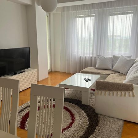 Karas Apartments スコピエ エクステリア 写真