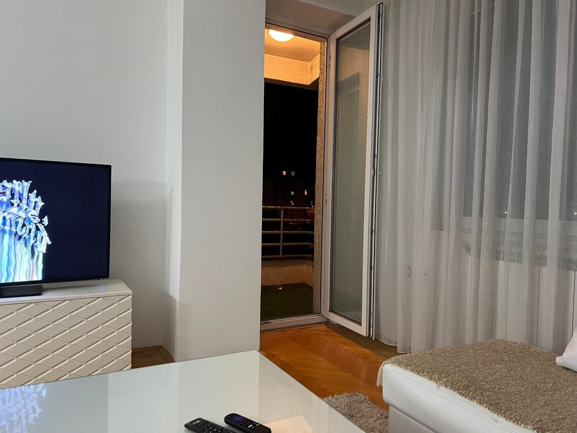 Karas Apartments スコピエ エクステリア 写真